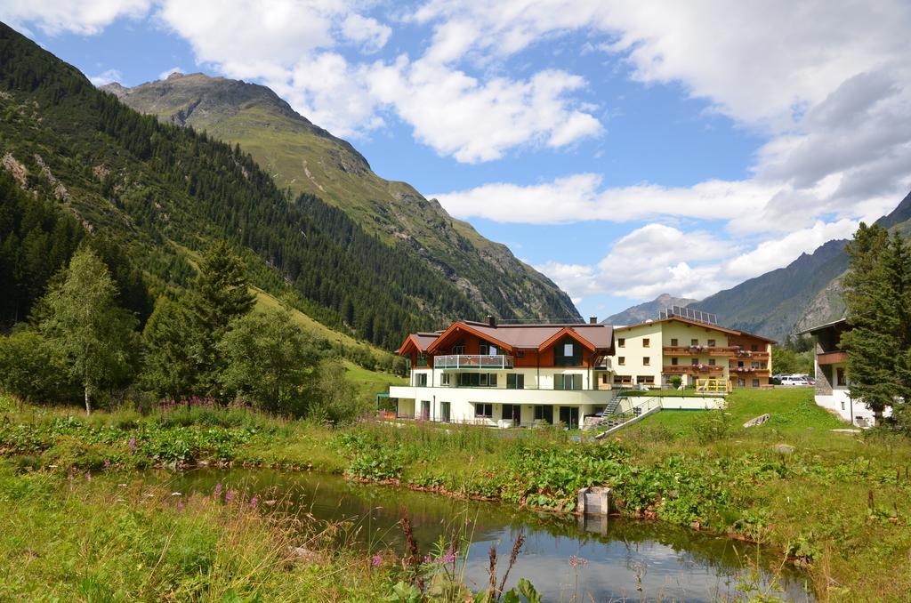 Appartementhaus Naturquell Sankt Leonhard im Pitztal Bagian luar foto