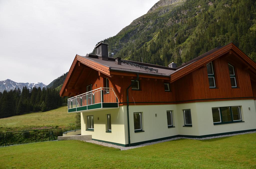 Appartementhaus Naturquell Sankt Leonhard im Pitztal Bagian luar foto